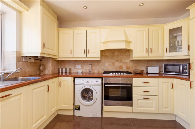 16 Sutton Court, Sutton, Dublin 13