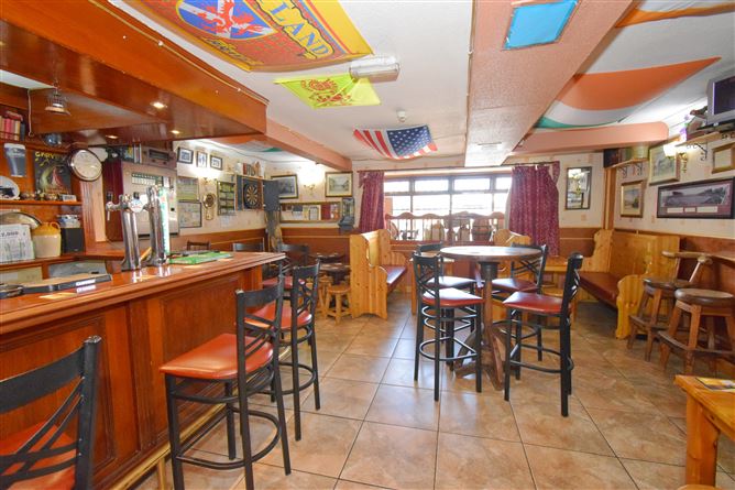 Photo 13 of 33 — Garvey'S Dew Drop Inn, Market Square, Charlestown, Mayo