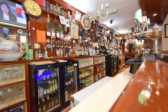 Photo 12 of 33 — Garvey'S Dew Drop Inn, Market Square, Charlestown, Mayo
