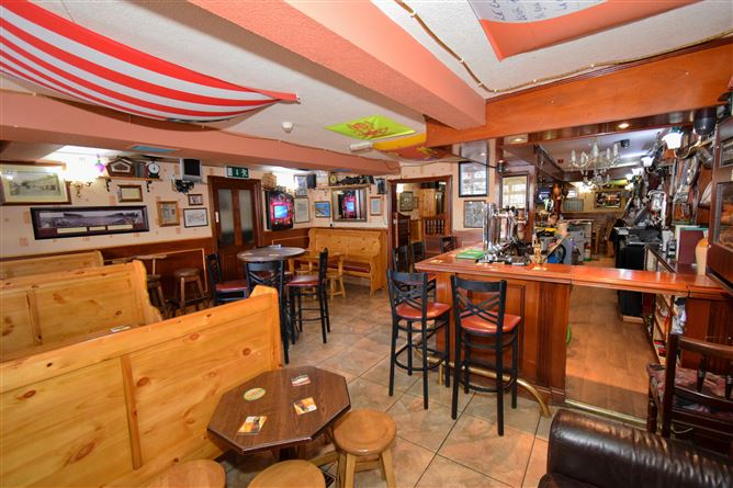 Garvey'S Dew Drop Inn, Market Square, Charlestown, Mayo