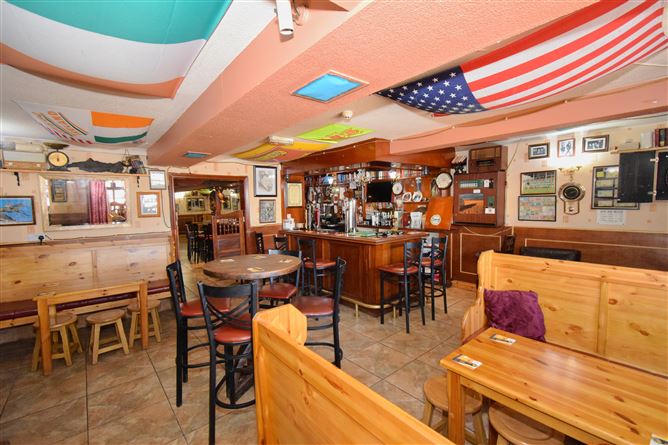 Photo 3 of 33 — Garvey'S Dew Drop Inn, Market Square, Charlestown, Mayo