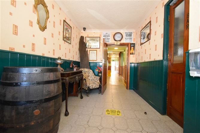 Photo 14 of 33 — Garvey'S Dew Drop Inn, Market Square, Charlestown, Mayo