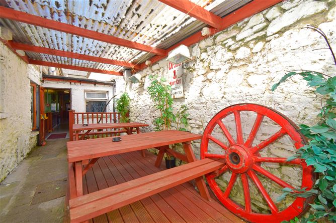 Photo 17 of 33 — Garvey'S Dew Drop Inn, Market Square, Charlestown, Mayo