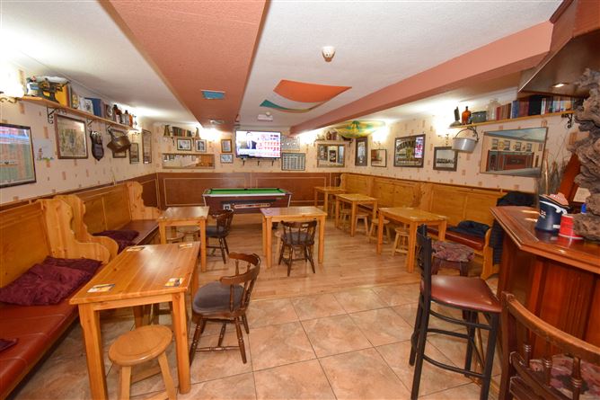 Photo 8 of 33 — Garvey'S Dew Drop Inn, Market Square, Charlestown, Mayo