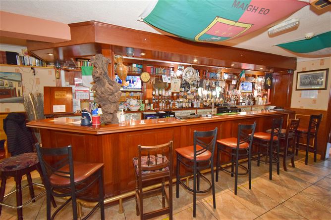 Photo 7 of 33 — Garvey'S Dew Drop Inn, Market Square, Charlestown, Mayo