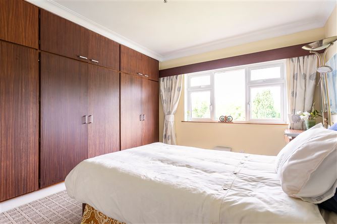 18 Riverside Drive, Castle Park, Rathfarnham, Dublin 14
