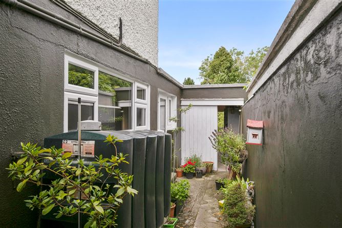 18 Riverside Drive, Castle Park, Rathfarnham, Dublin 14