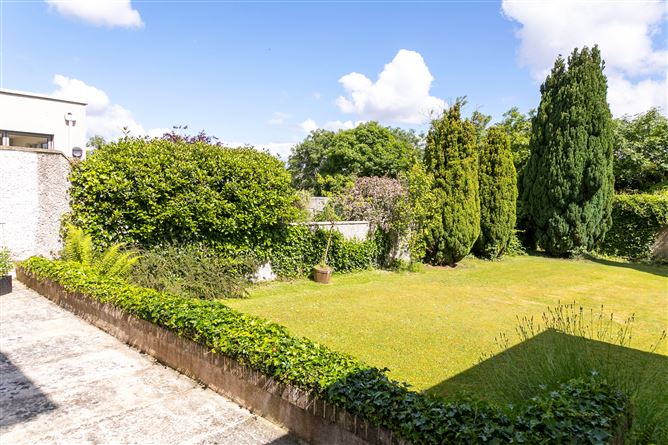 18 Riverside Drive, Castle Park, Rathfarnham, Dublin 14