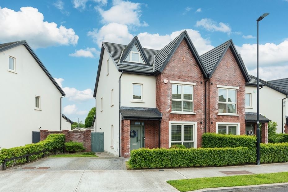 42 Elsmore Green, Elsmore, Naas, Co. Kildare. 