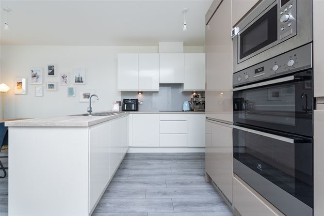 42 Elsmore Green, Elsmore, Naas, Co. Kildare. 
