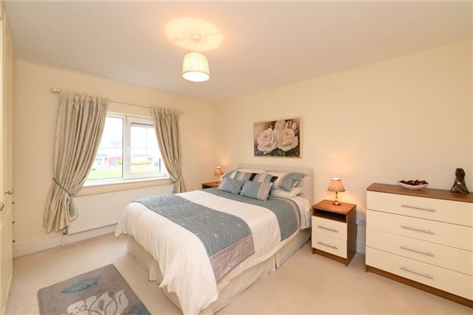 23 The Oaks, Classes Lake, Ovens, Co. Cork