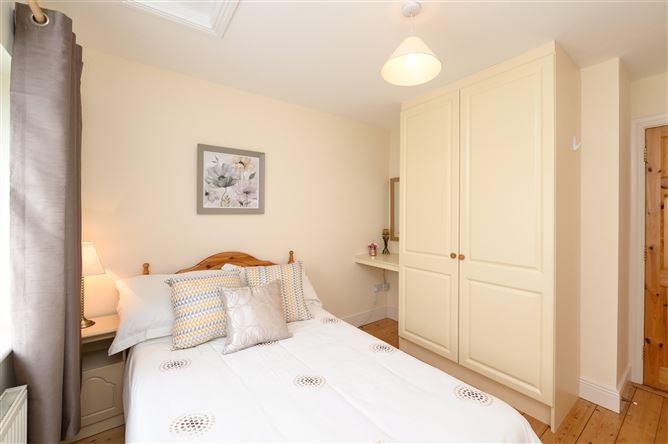 23 The Oaks, Classes Lake, Ovens, Co. Cork