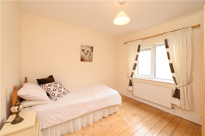 23 The Oaks, Classes Lake, Ovens, Co. Cork