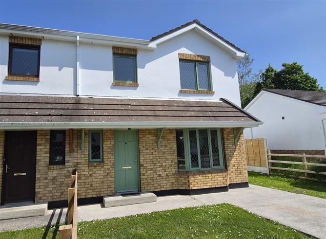 Photo 3 of 33 — 41 Oaklands, Summerhill, Carrick-On-Shannon, Leitrim