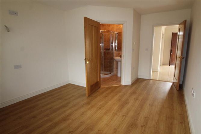 No. 1 Mac Oisin Place, Dromod, Leitrim