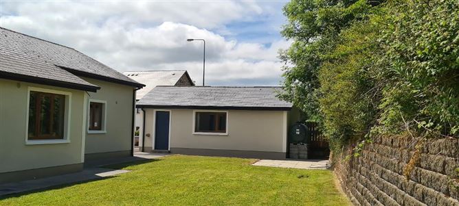 No. 1 Mac Oisin Place, Dromod, Leitrim