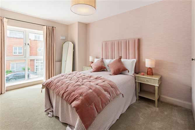 https://photos-a.propertyimages.ie/media/0/3/2/4952230/1da31401-b70a-4275-93f2-e8732c9eb305_l.jpg