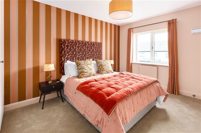 https://photos-a.propertyimages.ie/media/0/3/2/4952230/1da31401-b70a-4275-93f2-e8732c9eb305_l.jpg