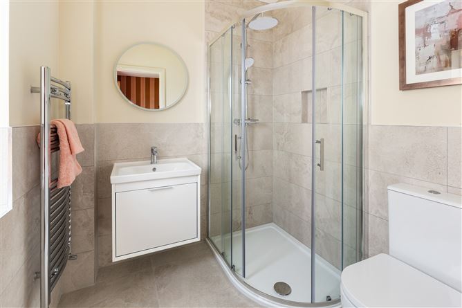 https://photos-a.propertyimages.ie/media/0/3/2/4952230/1da31401-b70a-4275-93f2-e8732c9eb305_l.jpg