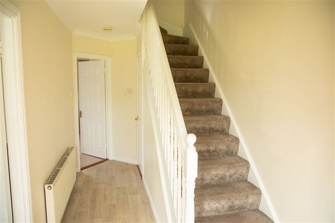 https://photos-a.propertyimages.ie/media/0/3/2/4958230/6c175257-128b-41f3-9ae5-42515d124d89_l.jpg