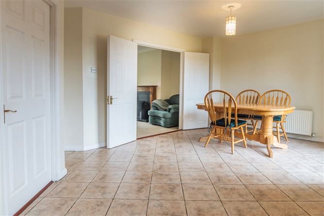 https://photos-a.propertyimages.ie/media/0/3/2/4958230/6c175257-128b-41f3-9ae5-42515d124d89_l.jpg