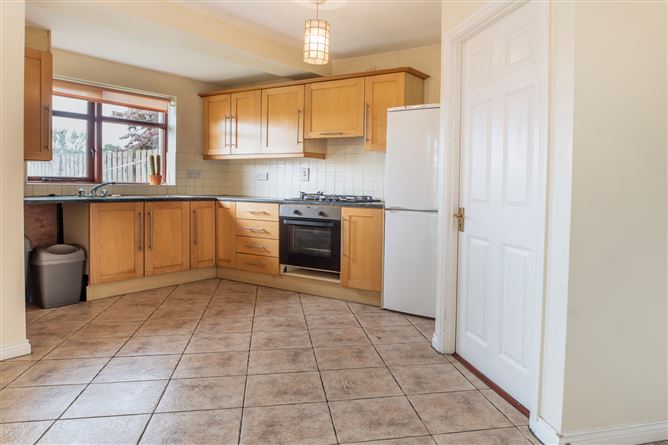 https://photos-a.propertyimages.ie/media/0/3/2/4958230/6c175257-128b-41f3-9ae5-42515d124d89_l.jpg