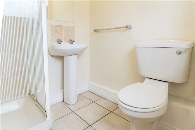 https://photos-a.propertyimages.ie/media/0/3/2/4958230/6c175257-128b-41f3-9ae5-42515d124d89_l.jpg