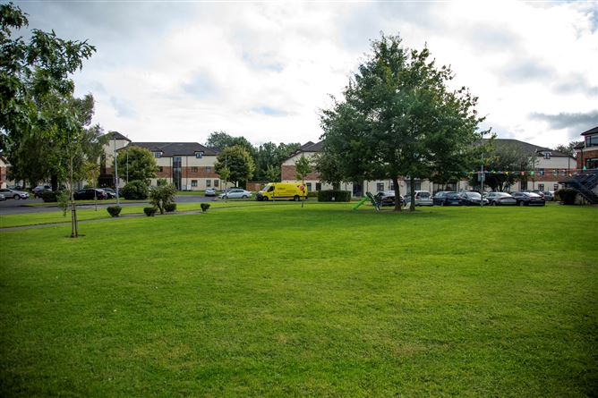 https://photos-a.propertyimages.ie/media/0/3/2/4958230/6c175257-128b-41f3-9ae5-42515d124d89_l.jpg