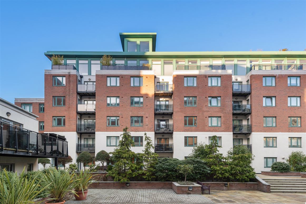 126 Adelaide Square, Whitefriar Street, Dublin 8