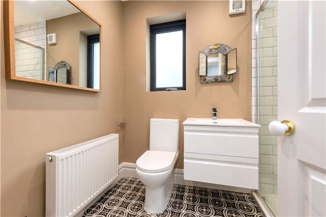 https://photos-a.propertyimages.ie/media/0/3/3/4925330/462e0f36-83d8-45be-aaa8-87a97ae60b1e_l.jpg