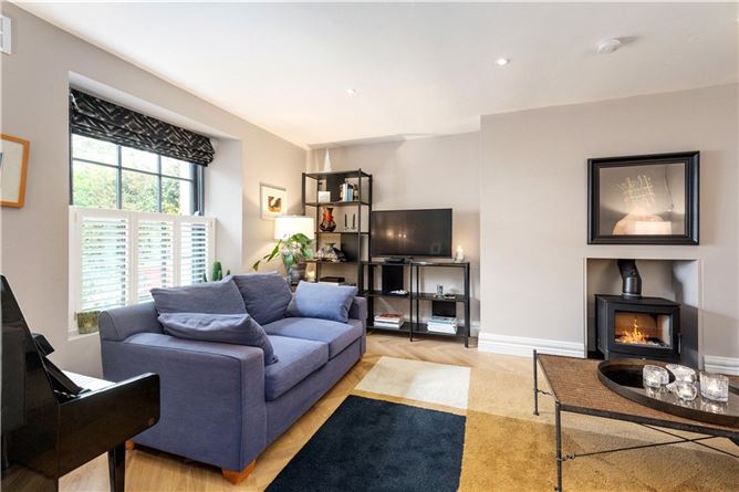 https://photos-a.propertyimages.ie/media/0/3/3/4925330/462e0f36-83d8-45be-aaa8-87a97ae60b1e_l.jpg