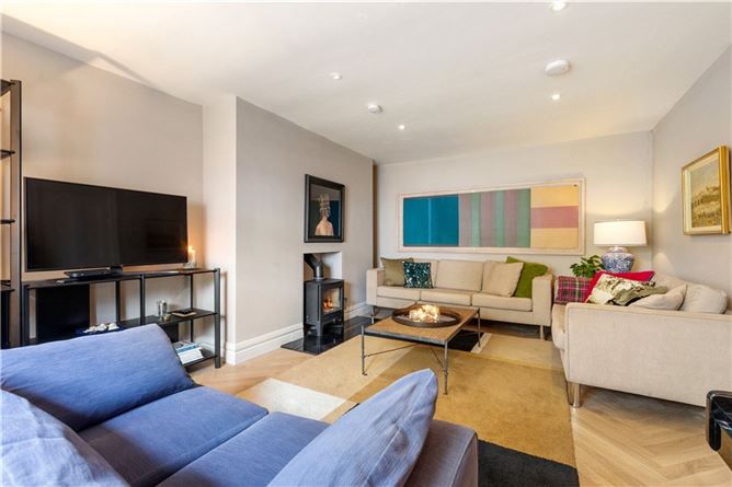 https://photos-a.propertyimages.ie/media/0/3/3/4925330/462e0f36-83d8-45be-aaa8-87a97ae60b1e_l.jpg