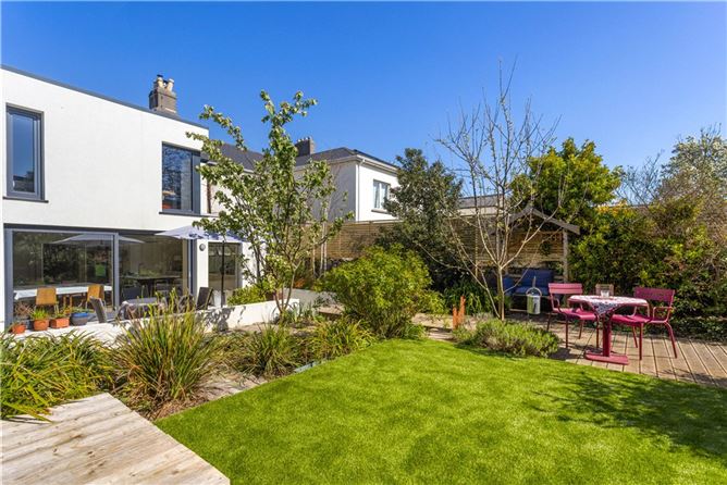 https://photos-a.propertyimages.ie/media/0/3/3/4925330/462e0f36-83d8-45be-aaa8-87a97ae60b1e_l.jpg