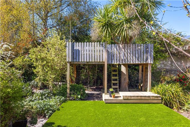 https://photos-a.propertyimages.ie/media/0/3/3/4925330/462e0f36-83d8-45be-aaa8-87a97ae60b1e_l.jpg