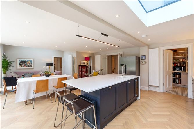 https://photos-a.propertyimages.ie/media/0/3/3/4925330/462e0f36-83d8-45be-aaa8-87a97ae60b1e_l.jpg