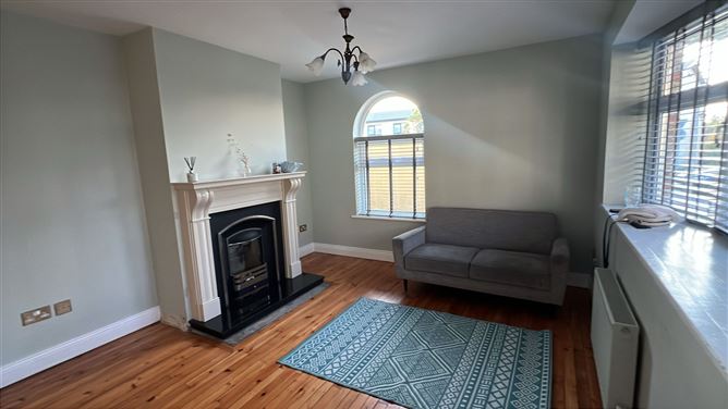 https://photos-a.propertyimages.ie/media/0/3/3/4936330/2bb9cae0-b3a9-4751-b19e-e5887f6750a4_l.jpg
