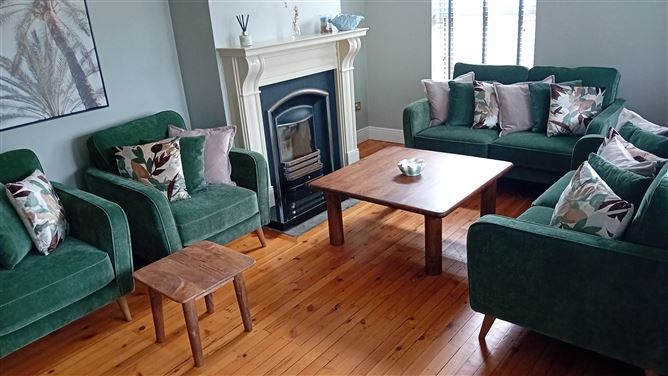 https://photos-a.propertyimages.ie/media/0/3/3/4936330/2bb9cae0-b3a9-4751-b19e-e5887f6750a4_l.jpg