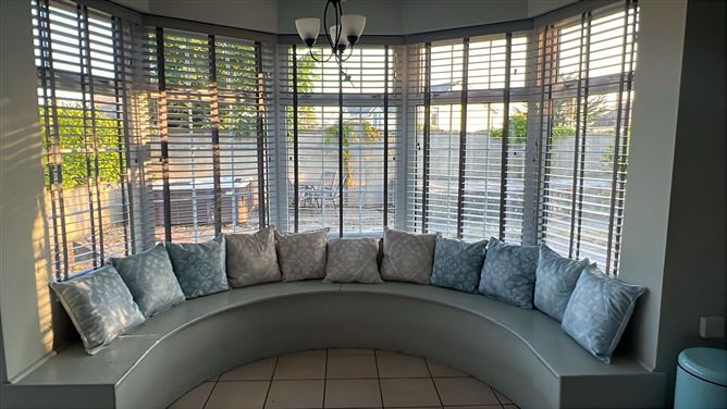 https://photos-a.propertyimages.ie/media/0/3/3/4936330/2bb9cae0-b3a9-4751-b19e-e5887f6750a4_l.jpg