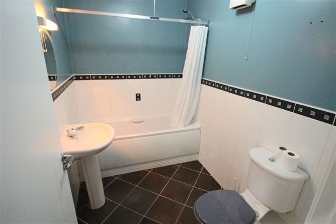 4 The Pavilion, Central Park, Carrick-On-Shannon, Co. Leitrim