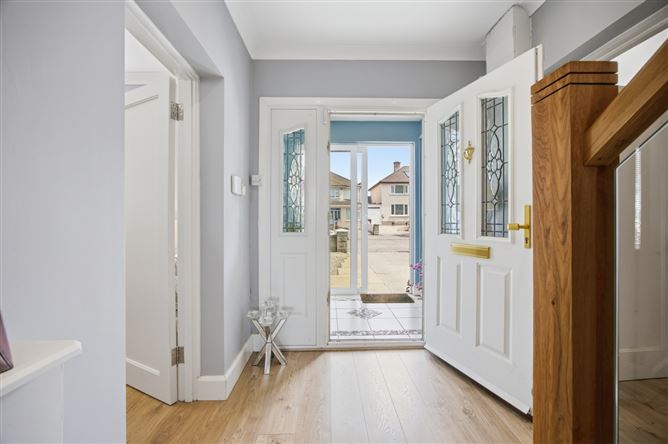 https://photos-a.propertyimages.ie/media/0/3/4/5013430/b4235137-4493-451d-87af-642786610773_l.jpg