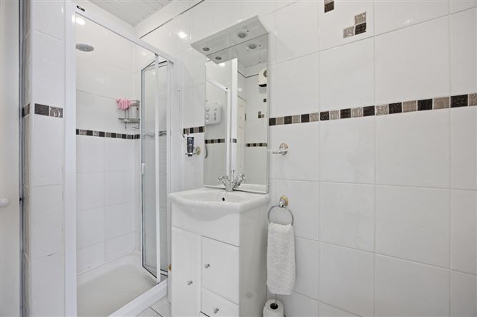 https://photos-a.propertyimages.ie/media/0/3/4/5013430/b4235137-4493-451d-87af-642786610773_l.jpg