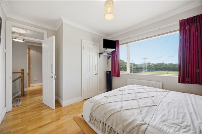 https://photos-a.propertyimages.ie/media/0/3/4/5013430/b4235137-4493-451d-87af-642786610773_l.jpg