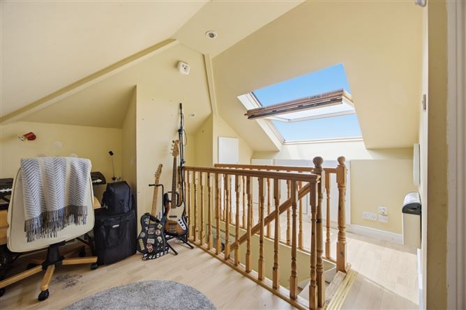 https://photos-a.propertyimages.ie/media/0/3/4/5013430/b4235137-4493-451d-87af-642786610773_l.jpg