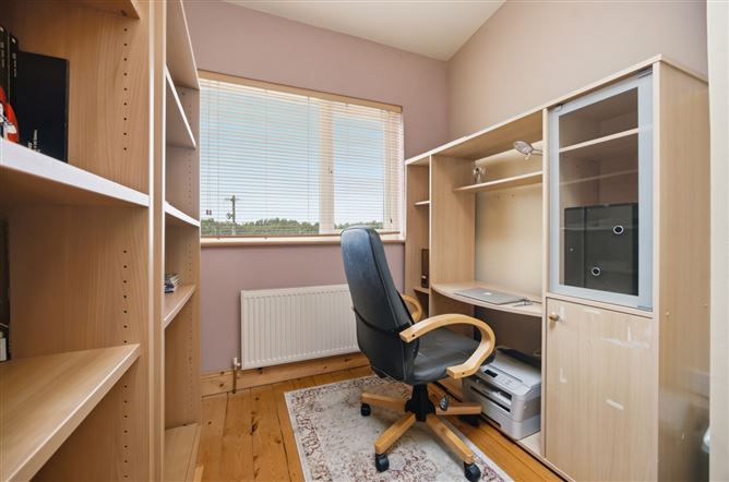 https://photos-a.propertyimages.ie/media/0/3/4/5013430/b4235137-4493-451d-87af-642786610773_l.jpg