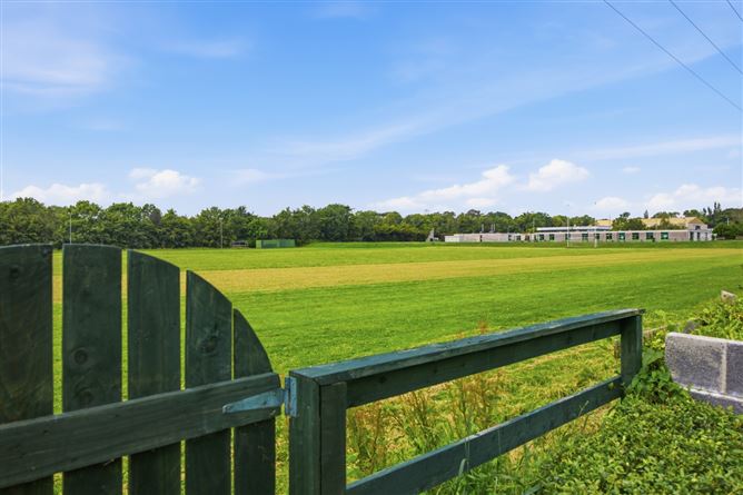 https://photos-a.propertyimages.ie/media/0/3/4/5013430/b4235137-4493-451d-87af-642786610773_l.jpg