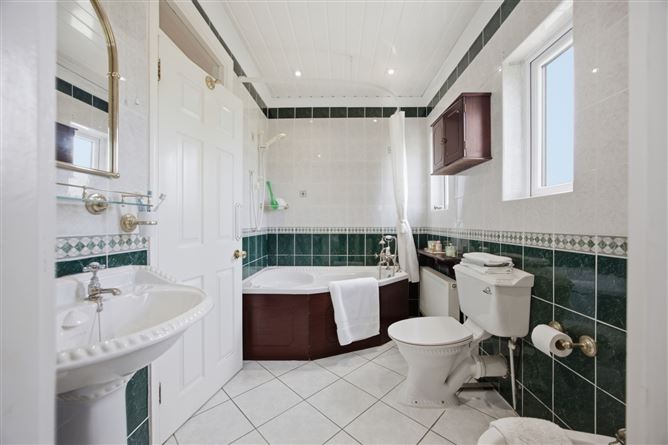 https://photos-a.propertyimages.ie/media/0/3/4/5013430/b4235137-4493-451d-87af-642786610773_l.jpg