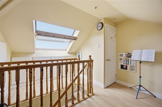 https://photos-a.propertyimages.ie/media/0/3/4/5013430/b4235137-4493-451d-87af-642786610773_l.jpg
