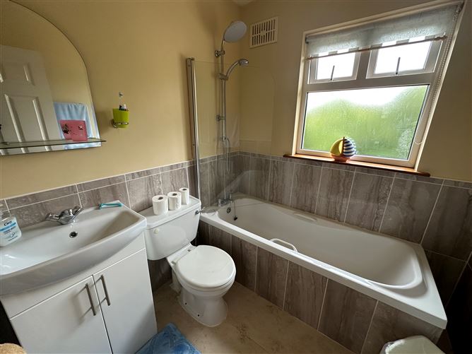 2 Catle Heights , Castlepollard, Westmeath