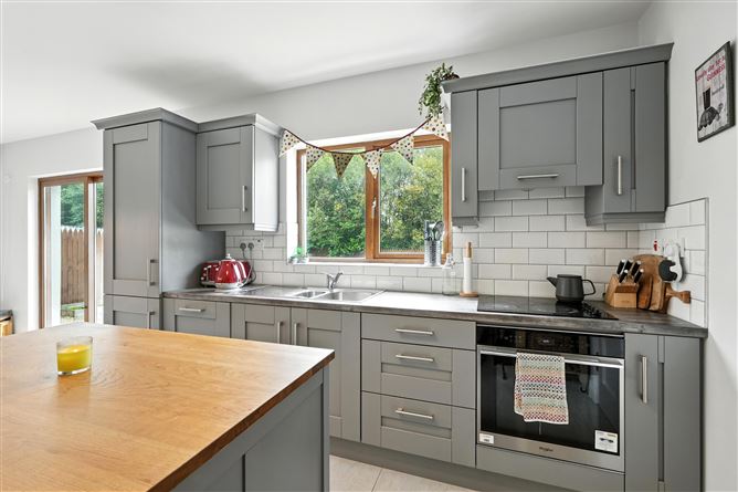 27 Wood Green, Forest Park, Dromahair, Leitrim