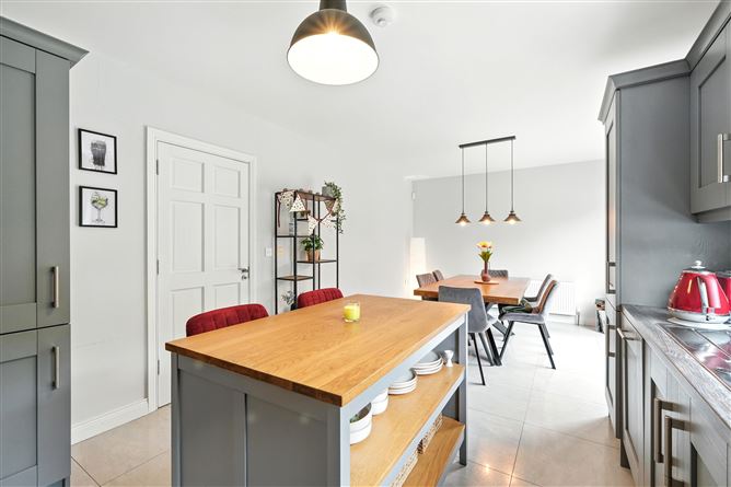 27 Wood Green, Forest Park, Dromahair, Leitrim